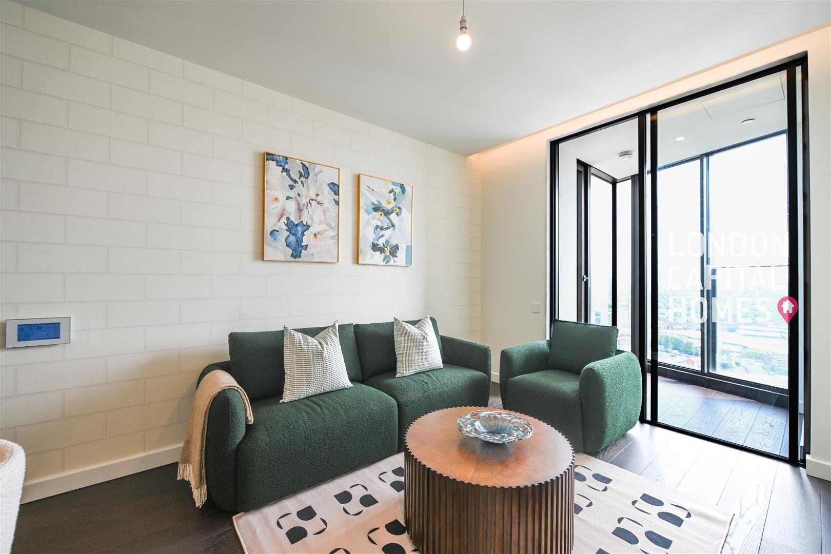2 bed property in 67 Bondway, LONDON